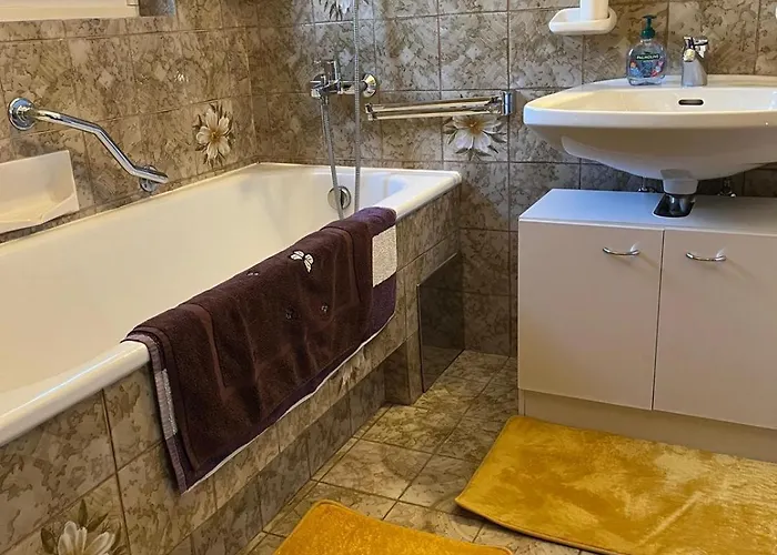 Hakuna Matata Mit Gartenanteil Und Bademoeglichkeit Im Fluss Apartamento *